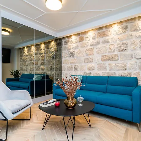 The Old Well Elegance By Duhomes *