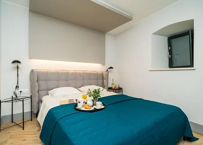 The Old Well Elegance By Duhomes *