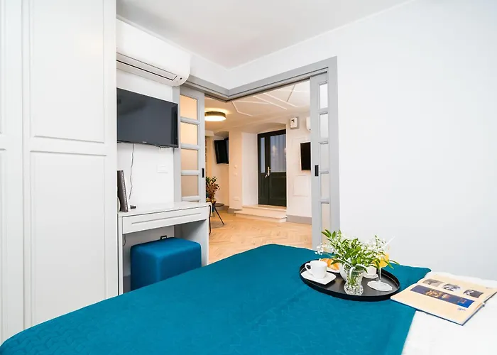 The Old Well Elegance By Duhomes Apartament