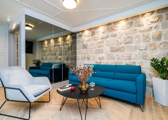 The Old Well Elegance By Duhomes *